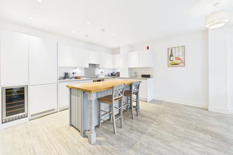 2 bedroom penthouse to rent, Swan Street, Old Isleworth