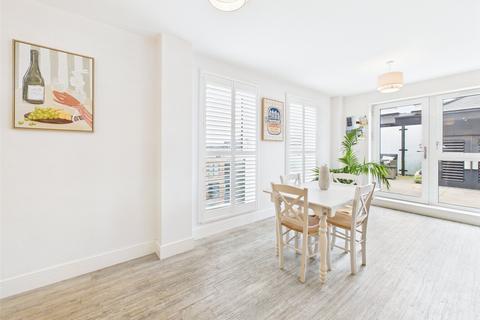 2 bedroom penthouse to rent, Swan Street, Old Isleworth