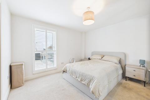 2 bedroom penthouse to rent, Swan Street, Old Isleworth