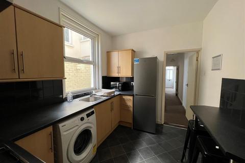 4 bedroom terraced house to rent, Eton Road, Southsea