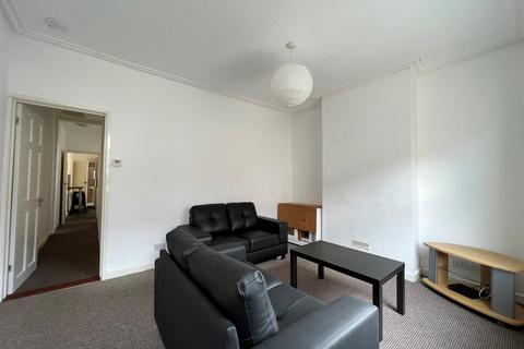 4 bedroom terraced house to rent, Eton Road, Southsea