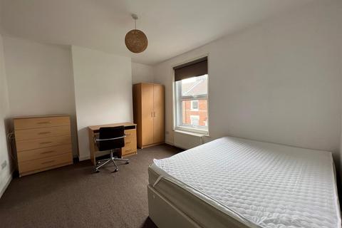4 bedroom terraced house to rent, Eton Road, Southsea