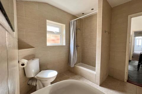 4 bedroom terraced house to rent, Eton Road, Southsea