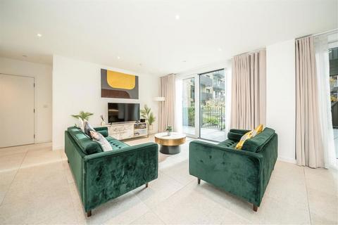 3 bedroom flat for sale, Cendal Crescent, London E1