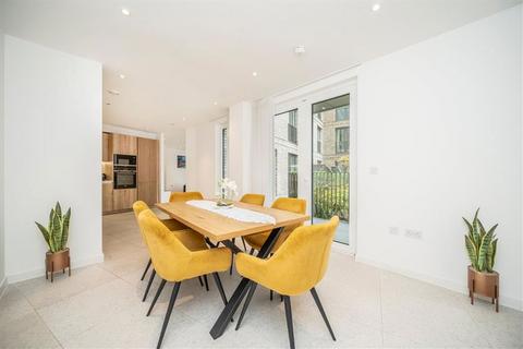 3 bedroom flat for sale, Cendal Crescent, London E1