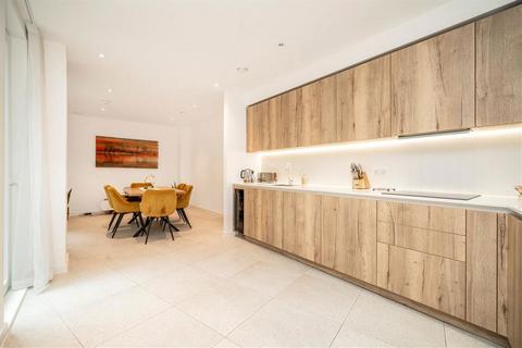3 bedroom flat for sale, Cendal Crescent, London E1