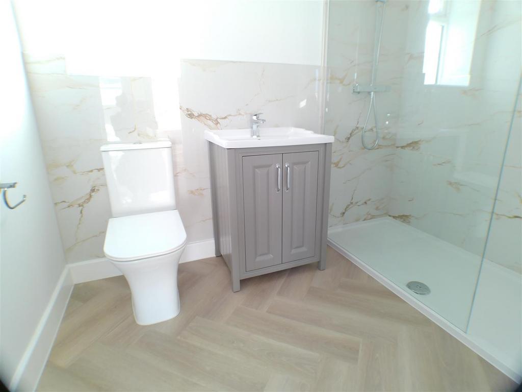 2 ruskin shower.JPG