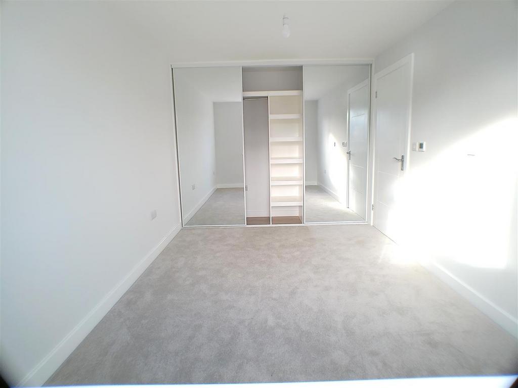 2 rusking Bedroom.JPG