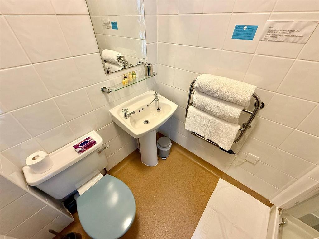 Bed 8 En-Suite Shower Room