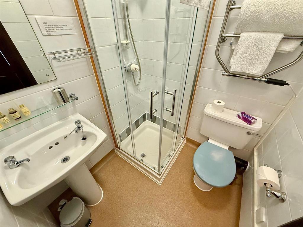 En-Suite Shower Bedroom 5