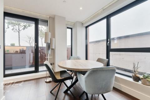Mercury Walk, London, E14