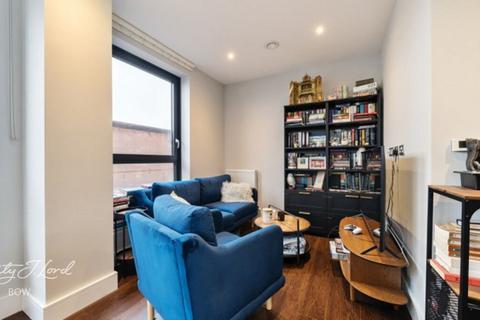 Mercury Walk, London, E14