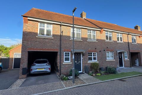 undefined, Walnut Tree Close, Buckingham MK18