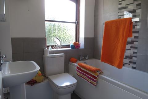 2 bedroom house to rent, Avon Gardens, Nottingham NG2