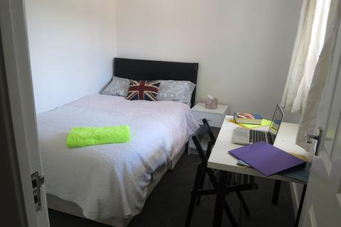 2 bedroom house to rent, Avon Gardens, Nottingham NG2