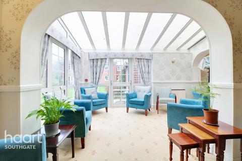 1 bedroom retirement property for sale, Avenue Road, London