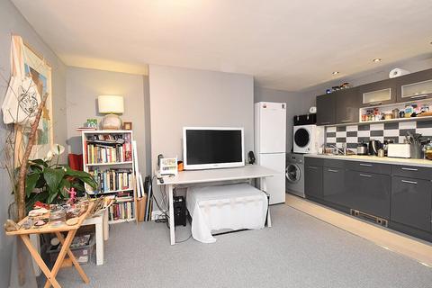 2 bedroom apartment for sale, Lambrook House, Wincanton, Somerset, BA9
