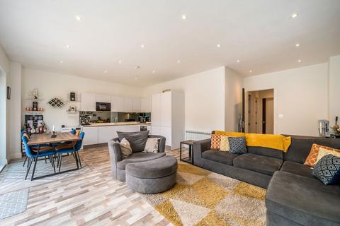 2 bedroom flat to rent, Gunnersbury Avenue, London W5
