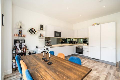 2 bedroom flat to rent, Gunnersbury Avenue, London W5