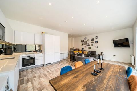 2 bedroom flat to rent, Gunnersbury Avenue, London W5