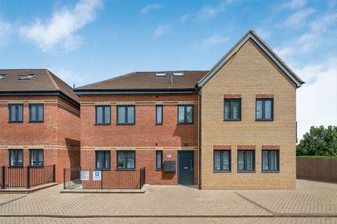 2 bedroom flat to rent, Gunnersbury Avenue, London W5