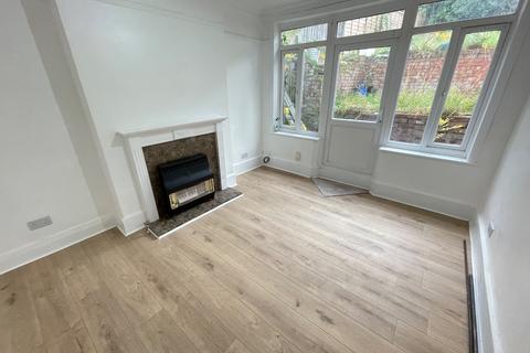 3 bedroom terraced house for sale, Russell Rise, Luton, Bedfordshire, LU1 5ET