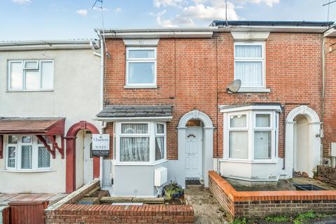 2 bedroom terraced house to rent, Earls Road, Hampshire SO14