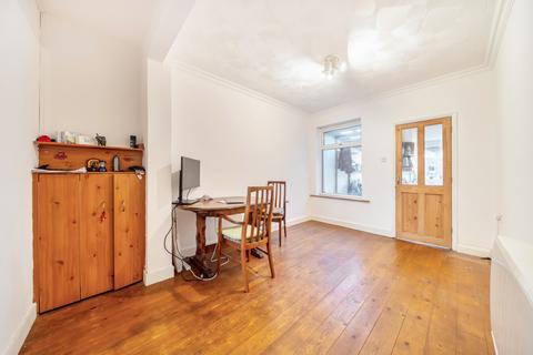2 bedroom terraced house to rent, Earls Road, Hampshire SO14