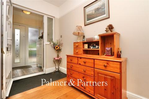 2 bedroom bungalow for sale, Felixstowe Road, Ipswich, Suffolk, IP3
