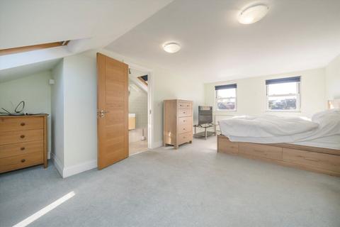 13 Niagara Avenue, London, W5 4UD