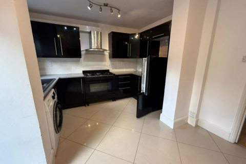 4 bedroom semi-detached house to rent, Potter Street, Northwood, HA6