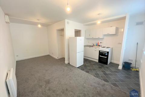 Studio to rent, Cradley Road, Dudley DY2