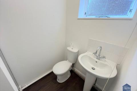 Studio to rent, Cradley Road, Dudley DY2