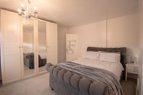 3 bedroom end of terrace house for sale, Deepdale, Rowlatts Hill