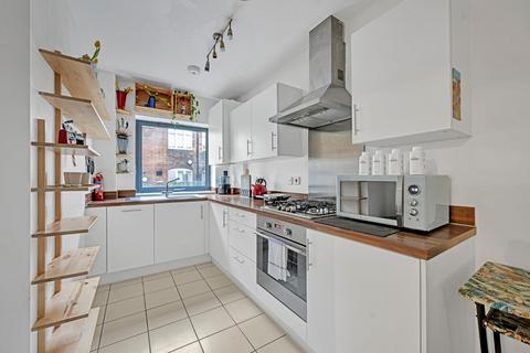 2 bedroom flat for sale, Edith Cavell House, London E14