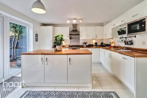 4 bedroom detached house for sale, Hopper Way, Leicester