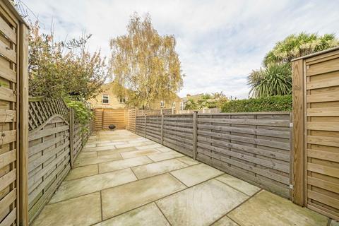 2 bedroom flat for sale, Quinton Street, London SW18