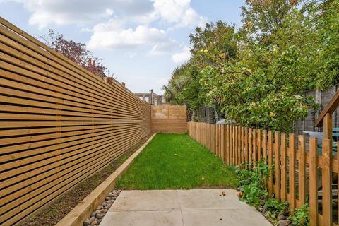 1 bedroom flat for sale, Southwell Road, London, SE5