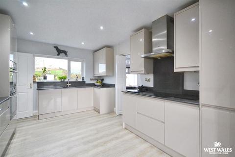 4 bedroom detached bungalow for sale, Blaenffos