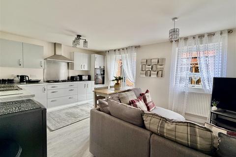 4 bedroom detached house for sale, Armstrong Road, Cayton, Scarborough