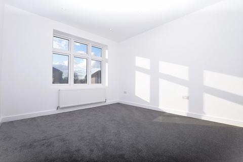 3 bedroom end of terrace house to rent, Tenby Road, Romford, RM6