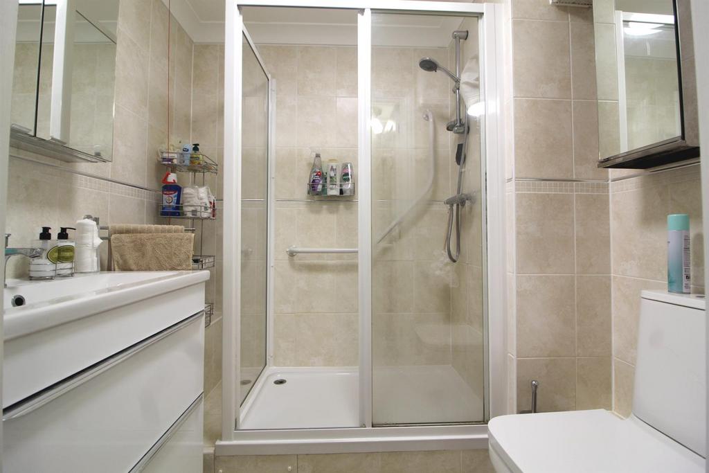 E bathroom.jpg