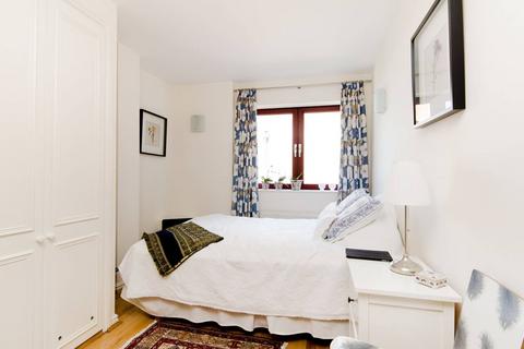 2 bedroom flat to rent, William Morris Way, Fulham, London, SW6
