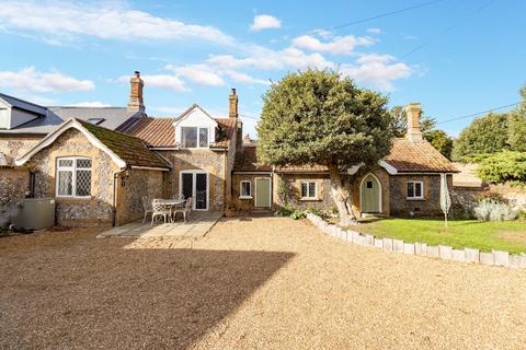 4 bedroom semi-detached house to rent, Main Road, Burnham Deepdale