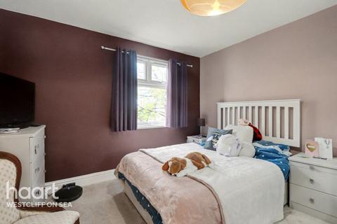 3 bedroom flat for sale, Fairfax Drive, Westcliff-On-Sea
