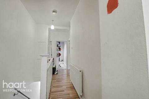 3 bedroom flat for sale, Fairfax Drive, Westcliff-On-Sea