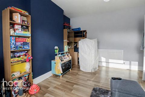 3 bedroom flat for sale, Fairfax Drive, Westcliff-On-Sea