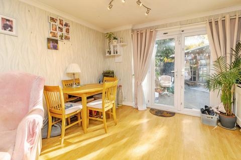 undefined, Ross Way, Luton LU1