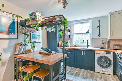 2 bedroom flat for sale, Martell Road, West Dulwich, London, SE21