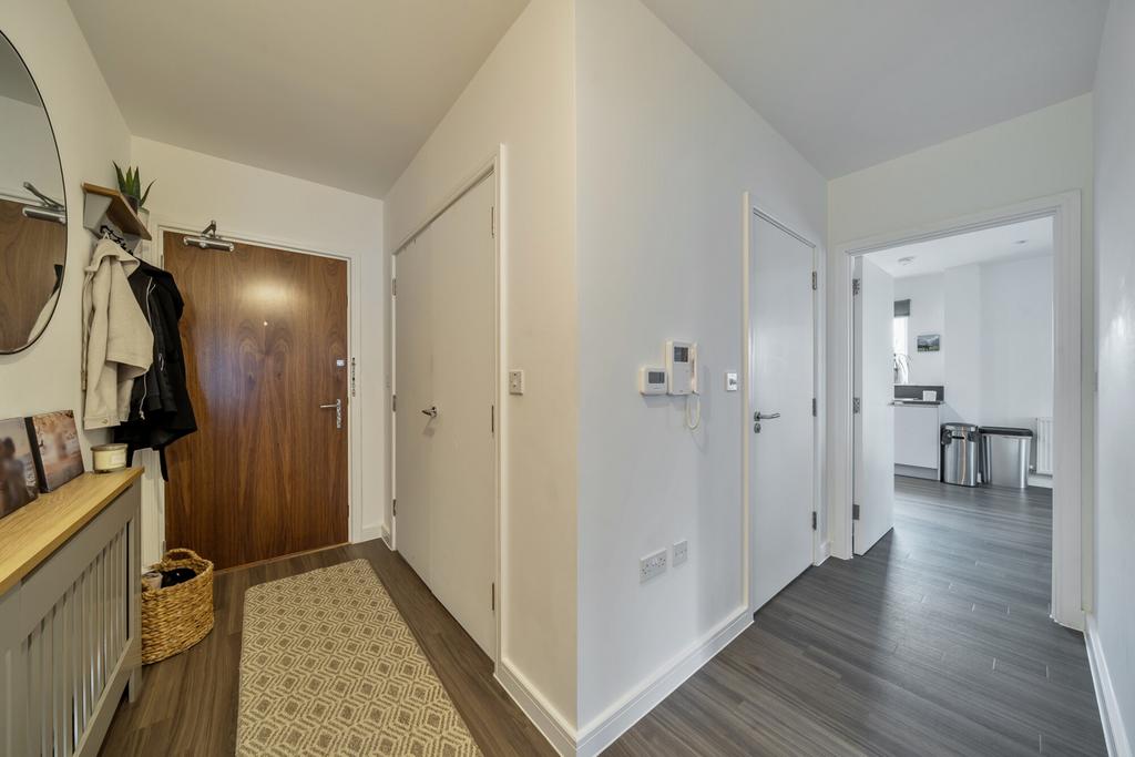 1374342 10 690892...